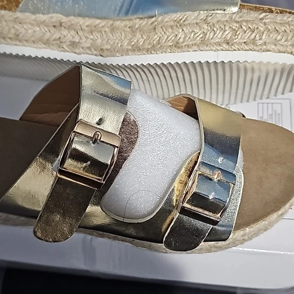 NEW Gold Metallic Sandal Espadrilles Sz 8 Fashion New in Box - Picture 4 of 4